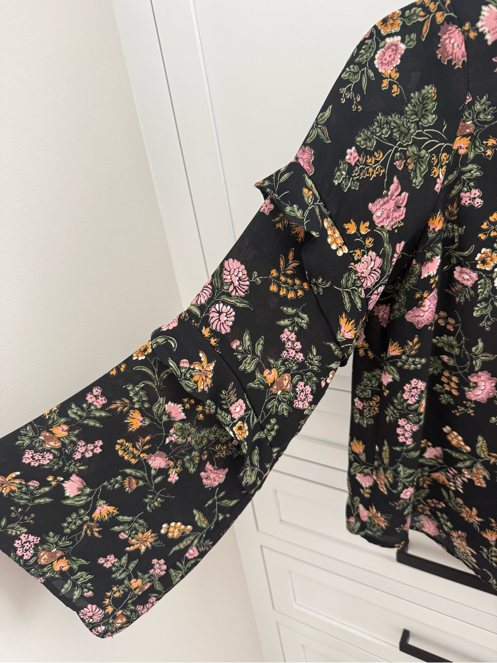 Women's Black Floral Ruffle Long-Sleeve Top - Picture 2 of 6